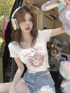 เสื้อทีเชิ้ตแบบสั้นคอเหลี่ยมพิมพ์ลายแมวเหมียวสาวแซ่บหวานเสื้อเอวสูงโชว์สะดือแขนสั้นไหล่ตรงใส่แล้วดูผอมเข้ารูปใส่ช่วงฤดูร้อนสำหรับผู้หญิง