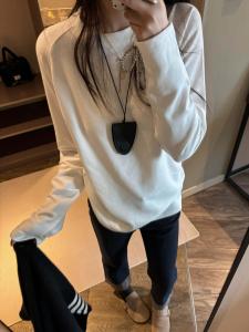 เสื้อยืดคอกลมแขนยาวทรงหลวมสไตล์เกาหลีสำหรับผู้หญิง สีพื้น ปกตัว ความยาวปานกลาง ทรงหลวม สวมใส่สบาย