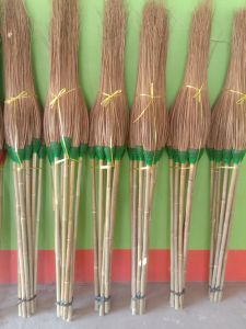 🎁 คุ้มกว่า*ราคาส่ง*[แพ็ค 10 ด้าม] ไม้กวาดทางมะพร้าว (พันยาง) ด้าม 120ซม. **รุ่นหนา**