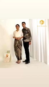 Nusa Kebaya Rok Plisket Couple Kemeja Batik Lengan Panjang Batik Couple Set Couple Kemeja