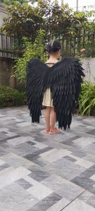 cánh đen hoá trang cho bé!