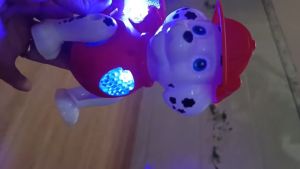 Đồ chơi Chó cứu hộ biết đi có đèn flash nhấp nháy và có nhạc vui nhộn kèm dây cột cho bé dắt chó đi dạo