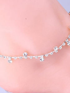 สร้อยข้อเท้าประดับเพชรเทียมแบบเรียบง่ายแต่งเต็มไปด้วยแสงสีสันสดใส สร้อยข้อเท้าแบบสร้างสรรค์ โซ่เล็กประดับเพชรเทียม สร้อยข้อเท้าแฟชั่น