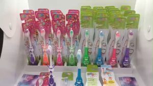 Bàn chải đánh răng trẻ em SKY tặng kèm đồ chơi