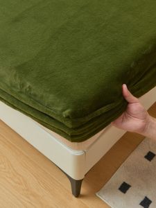 Autumn and Winter Olive Green Fleece-lined Milk Fiber Bed Sheets Fitted Sheet One-Piece Winter Thicken Thermal Mattress Cover Non Slip Wool Bedspread