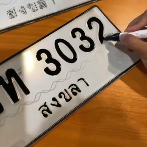 ปากกาเขียนล้อรถ ปากกา​อเนกประสงค์​ ปากกามาร์คเกอร์ ปากกาเพ้นท์ ปากกาเขียนป้ายทะเบียน  หลายสีให้เลือก