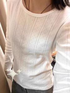 Áo Thun Nữ Tay Dài Cổ Tròn Họa Tiết Hoa Thanh Lịch Giảm Tuổi Tác Phong Cách Hàn Quốc Thiết Kế Khoét Lỗ Mặc Trong Mùa Xuân Thu