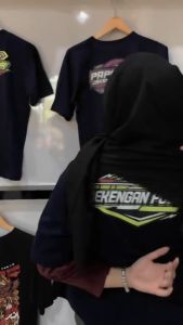 Amadis - Kaos Distro Lagi Fokus Nambah Istri Cotton Combed 30s / Kaos Lengan Panjang Pria / Kaos kata kata Keren / Kaos Viral / Kaos Kata Kata Nyindir / Longsleeve / Baju Kaos Tangan Panjang / T-Shirt Pria Keren