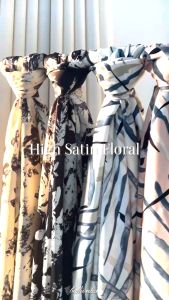 ผ้าซาติน พีช ฟลอรัล Satin Peach Floral ผ้าซาตินพิมพ์ลาย ผ้าเนื้อนุ่ม พลิ้วสวย ใส่สบาย ขนาด 1 หลา พร้อมส่ง