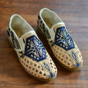 รองเท้าลำลองชาย ทรงหัวแหลม ระบายอากาศได้ดี ทรงสวม สวมใส่สบาย ฤดูร้อน 2021 รองเท้าผ้าปักลายชาติพันธุ์ รองเท้าลำลองชาย