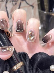 Cool White Short Nail Art False Nails Wearable Nail Tips Professional Grade Nail Stickers Fashionable Trendsetting