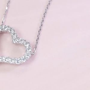 BWjewerly สร้อยคอรูปหัวใจ  จี้หัวใจเพชรเต็ม  สร้อยคอความรักเงินกลวง  สร้อยคอผู้หญิงที่สวยหรู