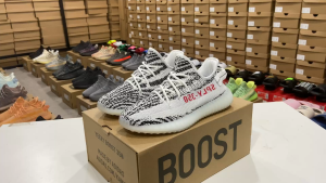 รองเท้าAdidas Yeezy Boost SPLY-350 V2 Zebra white-black รองเท้าวิ่ง รองเท้ามาราธอน รองเท้าผ้าใบ รีวิวสินค้าถ่ายงานจริง100%