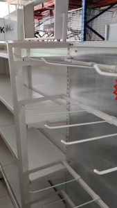 ชุดชั้นวางสินค้ามินิมอล ริมผนังมีผนังปิดหลัง สูง 1.5 เมตร ชั้นไม้วางสินค้า