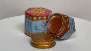 Dầu Thái Lan - Dầu cù là Con Hổ (Tiger Balm Red Ointment) 19.4g màu đỏ. Giảm nhanh các cơn đau nhức cơ xương khớp. Hương Quế dễ chịu thư giãn.