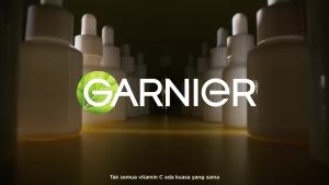 Garnier Bright Complete Brightening Set (Whip Foam 100ML + Vitamin C Booster Serum 30ML + Day Cream 50ML) - Fade Dark Spots