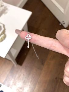 Minimalist Micro-Paved Key Necklace Womens Fashion Jewelry Simple Elegance Design Trendy Lockbone Chain Titanium Steel Pendant