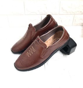 Giày nam da bò cao cấp..phom chuẩn đẹp..man êm chân..mã LC07..size từ 37-42..bảo hành 12 tháng