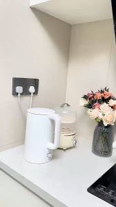 Tik Top Kitchen Socket Dust Cover Punch-free Transparent Socket Cover with Storage Rack Opens and Closes At 90 Degrees Tik Top厨房插座防尘罩免打孔透明插座盖带置物架90度开合卫生间，户外防水Toilet  Outdoor Weaterproof Penutup Habuk Soket Dapur Tik Top Tanpa Lubang Penutup Soket Lutsina