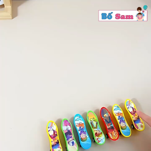 Set 10 đồ chơi ván trượt mini bằng nhựa chạy cót cho trẻ em Shop Bố Sam