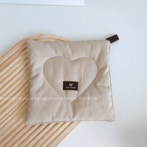 ผ้าปูโต๊ะทรงสี่เหลี่ยมพิมพ์ลายหัวใจแบบนุ่มสำหรับโต๊ะทานอาหารแบบเรียบง่ายสไตล์อินส์แบบเหนือยุโรป แผ่นรองแก้วแบบแขวนได้