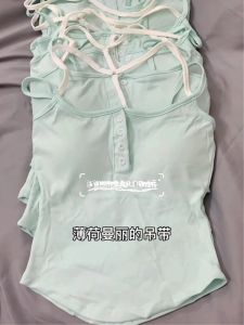 เสื้อกั๊กสายเดี่ยวสีเขียวมิ้นต์สไตล์ไทยพร้อมแผ่นเสริมหน้าอกสำหรับผู้หญิง ฤดูร้อนปี 2024 เสื้อกั๊กแขนกุดแบบใหม่ที่สวมใส่สบายและสวยงาม