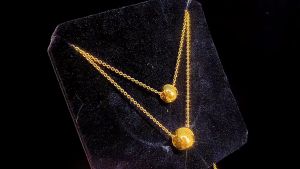 18k Saudi Gold & 3mm Ball Pendant Necklace: A Stylish & Pawnable Choice