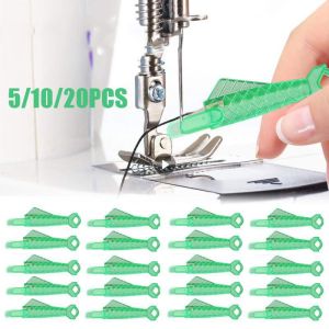 คลิกเพื่อเรียนรู้เพิ่มเติมเกี่ยวกับเครื่องร้อยด้ายเข็มพลาสติกปลาเล็ก 20ชิ้น เครื่องมืองานประดิษฐ์ สำหรับงานศิลป์ เครื่องเย็บผ้า ในครัวเรือน