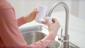 PHILIPS AQUASHIELD Vertical On-Tap Water Filter AWP3703