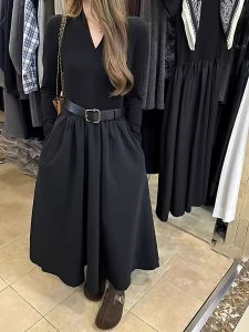 ชุดเดรสยาวคลุมเข่าคอวีแขนยาวผู้หญิงฤดูใบไม้ร่วง 2025 ชุดเดรสยาวคลุมเข่าผ้าผสมโพลีเอสเตอร์ ทรงเอ ทรงหลวม สไตล์เรโทร