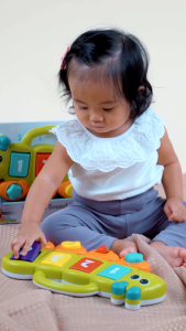 INFANTINO Light N Sound Pop Up Buddy (BPA-FREE) | Sensory Developmental Toy | Age Grade: 10 months+