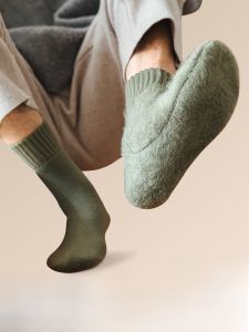 MiiOW | ถุงเท้าผู้ชายหนาป้องกันความร้อนในฤดูหนาว ถุงเท้ายาวถึงเข่าแบบหนา ขนแกะ ถุงเท้าผ้าฝ้ายผสมสำหรับผู้ชาย ถุงเท้าฤดูหนาว