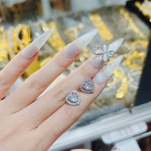 Bông tai tim mini đá tấm viền xi bạch kim Kami trang sức sỉ