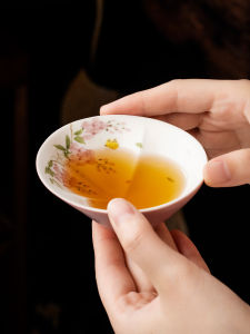 NITUGUSHI | Hand-Painted Yulan Flower Lucky Charm Ceramic Tea Cup