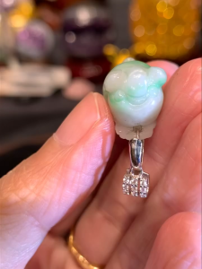 burma jadeite pendant #jade #翡翠  富足翡翠猪吊坠  飘绿色泽美丽 象征富足富裕、生活无忧无虑、平安顺遂  玉牌高H: 1.3cm  宽W: 1.2cm x 1.5cm  重Weight: 5g  📍Johor Bahru 区可自行取货或邮寄服务
