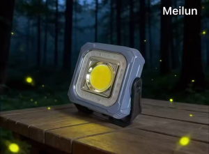 Outdoor Solar Powered Rotating Bracket Magnetic Work Light TYPE-C Charging Multifunctional Portable Emergency Camping Lamp Super Bright LED for Outdoor Workshop Camping & Emergency Use