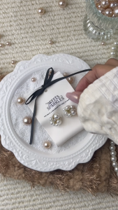 SweetsSparkles ต่างหูแฟชั่น สไตล์เกาหลี MK00009 ต่างหูเกาหลี ต่างหูมินิมอล ต่างหูมุก ก้านเงิน 92.5%