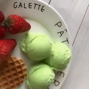 Stainless steel ice cream scoop/ice creamm scooper spoonsserving spoonround/balls designKitchen supplies