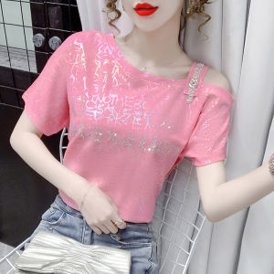 เสื้อยืดแขนสั้นเปิดไหล่สำหรับผู้หญิง ทรงหลวม ประดับเพชร แฟชั่นฤดูร้อน 2024 เสื้อตัวบนสไตล์เกาหลี ทรงตรง ปกกลม