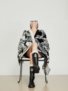 V-Neck Knitted Sweater for Women Loose Fit Retro Style Coat for Autumn Winter with Color Block Design and Long Sleeves