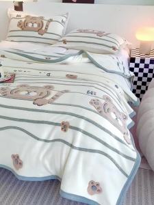 Kiss Dear | Dual-sided Coral Fleece Thickened Milk Velvet Summer Blanket