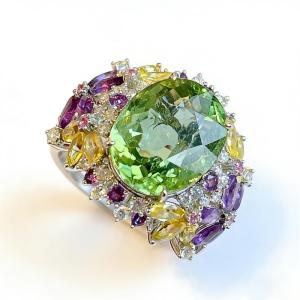 Huitan Women Ring Silver Color Gorgeous Inlaid Bright Green Cubic Zirconia Luxury Accessories Wedding Engagement Jewelry Gift