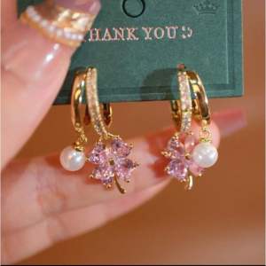 A92 (Beli 2 dapat bonus) Anting bunga ungu titanium original