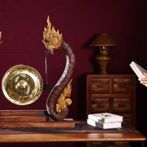 ไม้เนื้อแข็งสองมังกรฆ้องทองตกแต่งเครื่องประดับห้องนั่งเล่นโรงแรมคลับเฮ้าส์ห้องรับประทานอาหารไทยไม้แกะสลักตกแต่ง