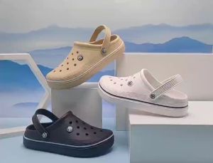 Beach eyelet shoes for men and womens outdoor flat non-slip shoes slippers sandals for both use light and durable