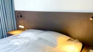 Đèn đọc sách gắn tường đầu giường Led 3W - VRG 1408Đèn rọi đọc sách gắn tường kim loại