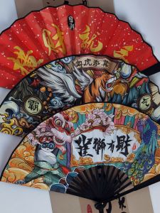 พัดกระดาษกางเกงชายและหญิง 10 นิ้ว แฟชั่นใหม่ พัดกระดาษสำหรับบาร์ วันเกิด ฤดูร้อน ปี 2023 กระดาษปีก ผ้าไหม 15 ชิ้น