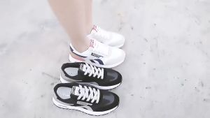 รองเท้าผ้าใบสำหรับสตรี น้ำหนักเบา กันลื่น และ รองเท้าลำลองสีขาว ดูดี