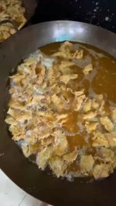 KERUPUK KULIT IKAN PATIN PREMIUM KHAS MEDAN 400 GRAM / 1 KG KERIPIK KULIT PATIN ORIGINAL DAN PEDAS JERUK