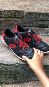 SEPATU FUTSAL KULIT /FUTSAL MERAH SOL KARET DAN UDAH DIJAHIT KELILING